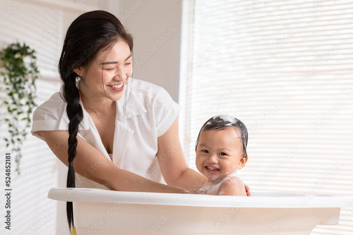 mom bathing her kid