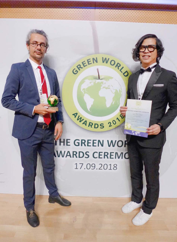 O’right Thrust into the Spotlight with Second Consecutive Ground-Breaking Win at the 2018 Green World Awards   The world’s greenest hair care brand O’right has crowned the Global Gold Winner in the Carbon Reduction category at the Green World Awards 2018